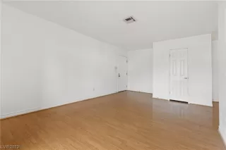 Photo #5: 2543648 Listing