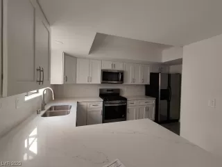 Photo #4: 2543683 Listing