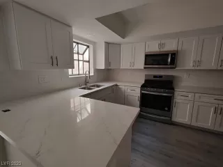 Photo #5: 2543683 Listing