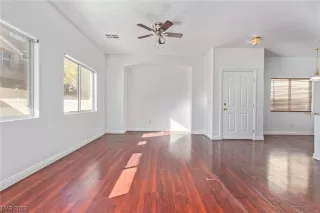 Photo #6: 2543761 Listing