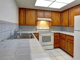 Photo #4: 2543806 Listing