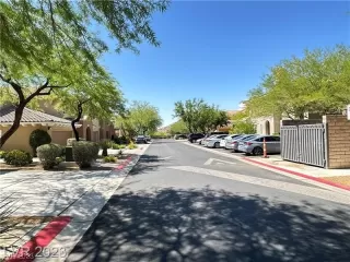 Photo #4: 2543837 Listing