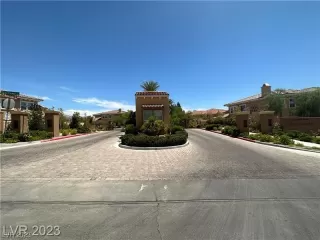 Photo #5: 2543837 Listing