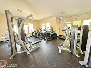 Photo #6: 2543837 Listing