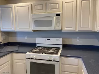 Photo #4: 2543921 Listing