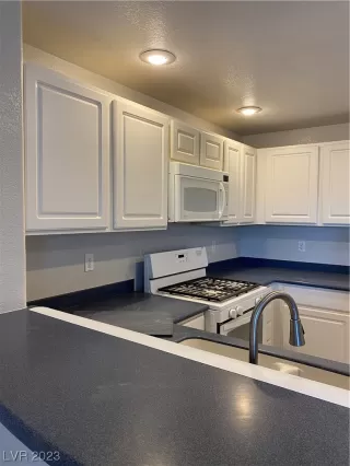 Photo #5: 2543921 Listing