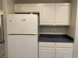 Photo #6: 2543921 Listing