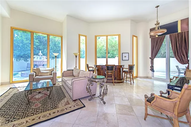 MLS: 2543952 Condo For Sale