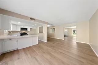 Photo #3: 2543968 Listing 