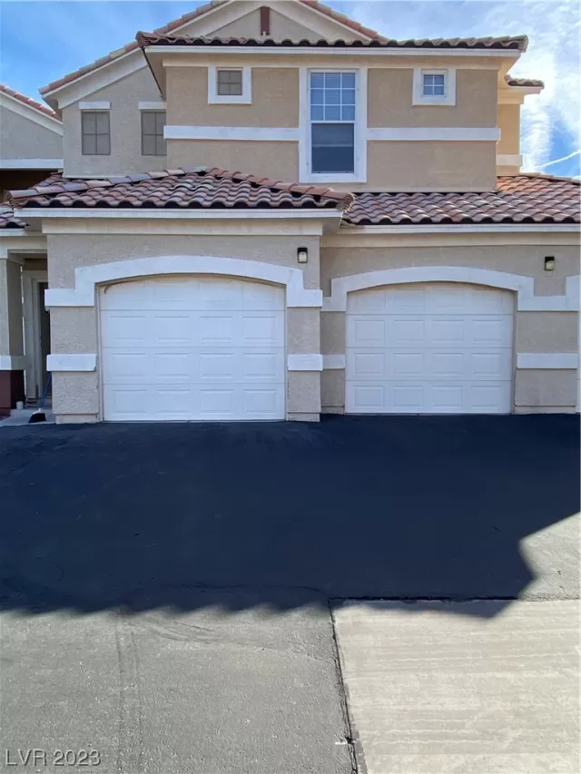 MLS: 2544059 Condo For Sale