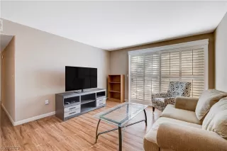 Photo #3: 2544089 Listing