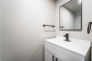 Photo #5: 2544093 Listing 