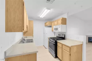 Photo #5: 2544147 Listing