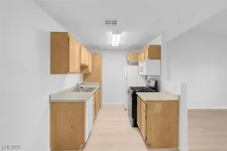 Photo #6: 2544147 Listing