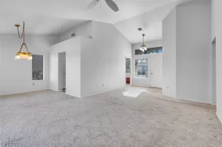 Photo #4: 2544158 Listing