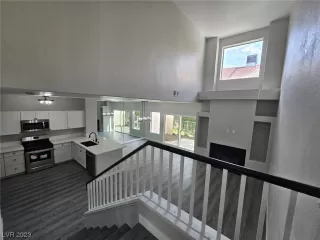 Photo #4: 2544226 Listing