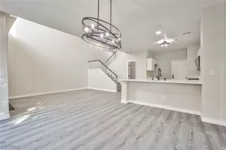 Photo #5: 2544226 Listing