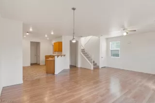 Photo #5: 2544231 Listing