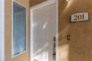 Photo #3: 2544259 Listing