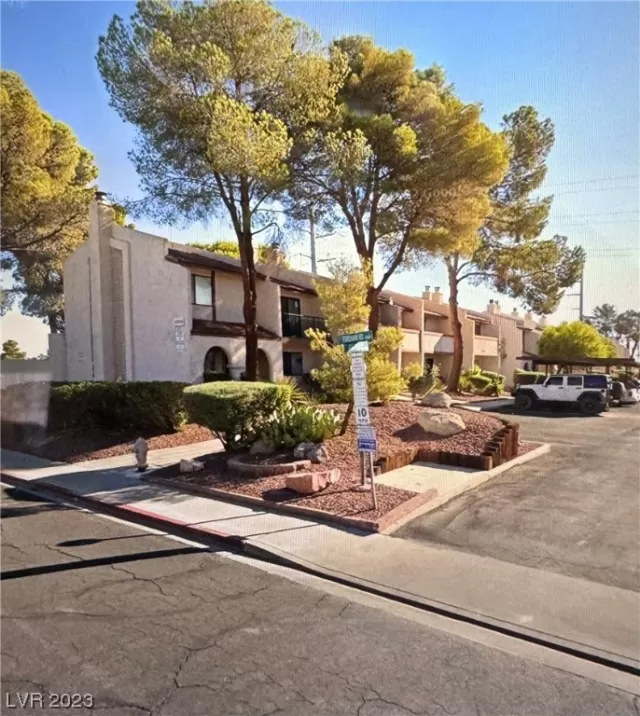 MLS: 2544280 Condo For Sale