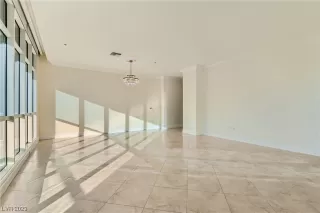 Photo #4: 2544312 Listing