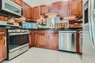 Photo #6: 2544312 Listing