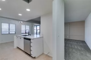 Photo #4: 2544327 Listing