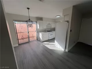 Photo #5: 2544328 Listing 