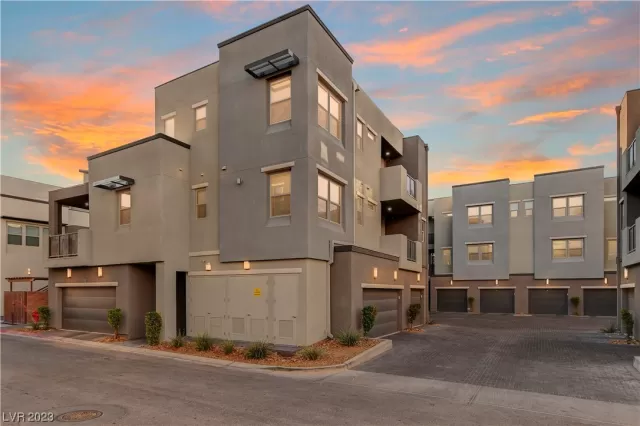 MLS: 2544386 Condo For Sale