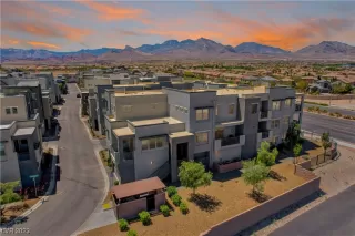 Photo #4: 2544386 Listing