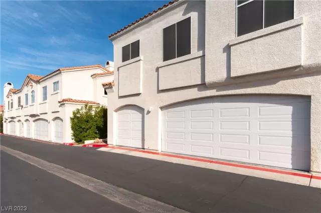 MLS: 2544396 Condo For Sale