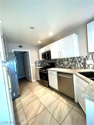 Photo #6: 2544408 Listing 