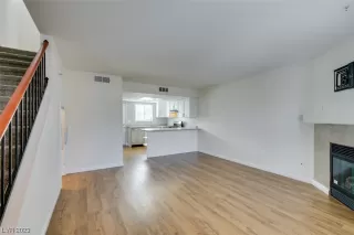 Photo #4: 2544493 Listing