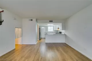 Photo #6: 2544493 Listing