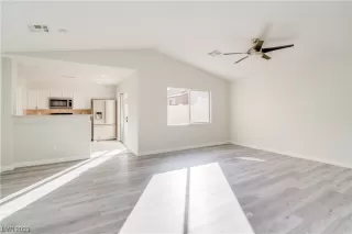 Photo #4: 2544531 Listing