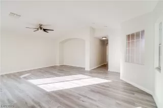 Photo #5: 2544531 Listing