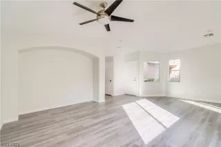 Photo #6: 2544531 Listing