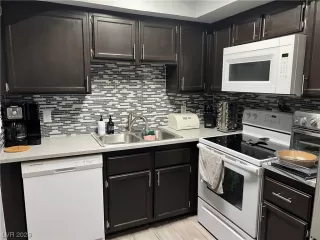 Photo #3: 2544564 Listing