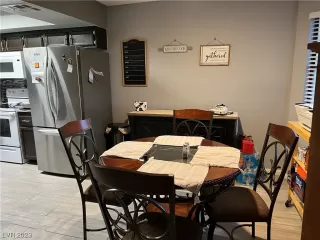 Photo #4: 2544564 Listing