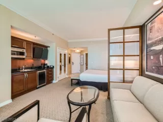 Photo #4: 2544678 Listing