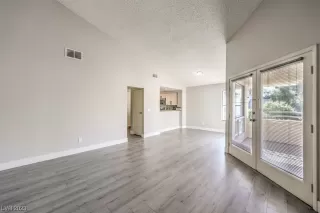 Photo #3: 2544686 Listing