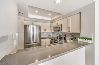 Photo #5: 2544686 Listing