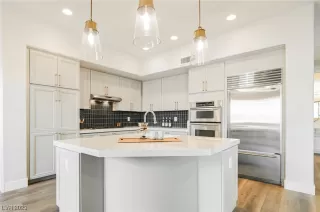 Photo #5: 2544778 Listing 