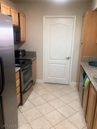 Photo #5: 2544782 Listing