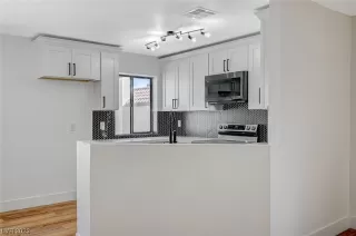 Photo #2: 2544823 Listing