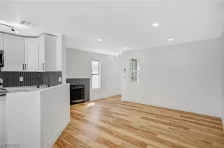 Photo #3: 2544823 Listing