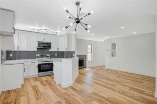 Photo #4: 2544823 Listing