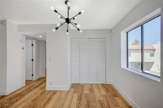 Photo #6: 2544823 Listing