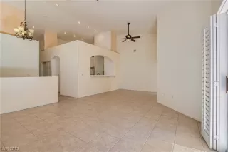 Photo #6: 2544857 Listing