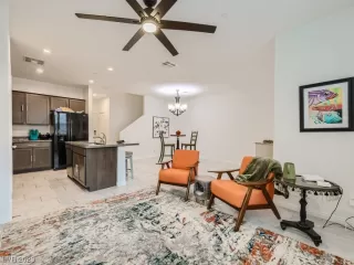 Photo #4: 2544928 Listing